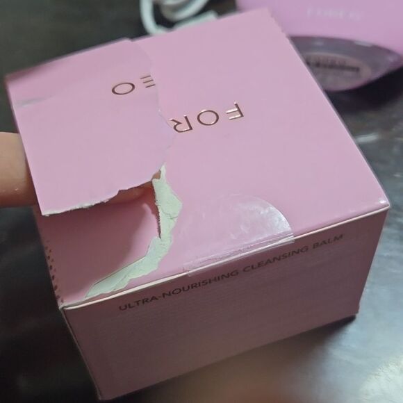 Foreo LUNA™ 3 facial cleansing device - Picture 8 of 8